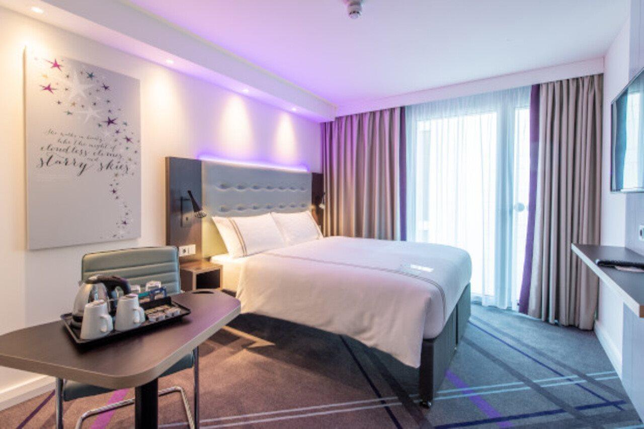 Premier Inn Stuttgart City Centre Exterior photo
