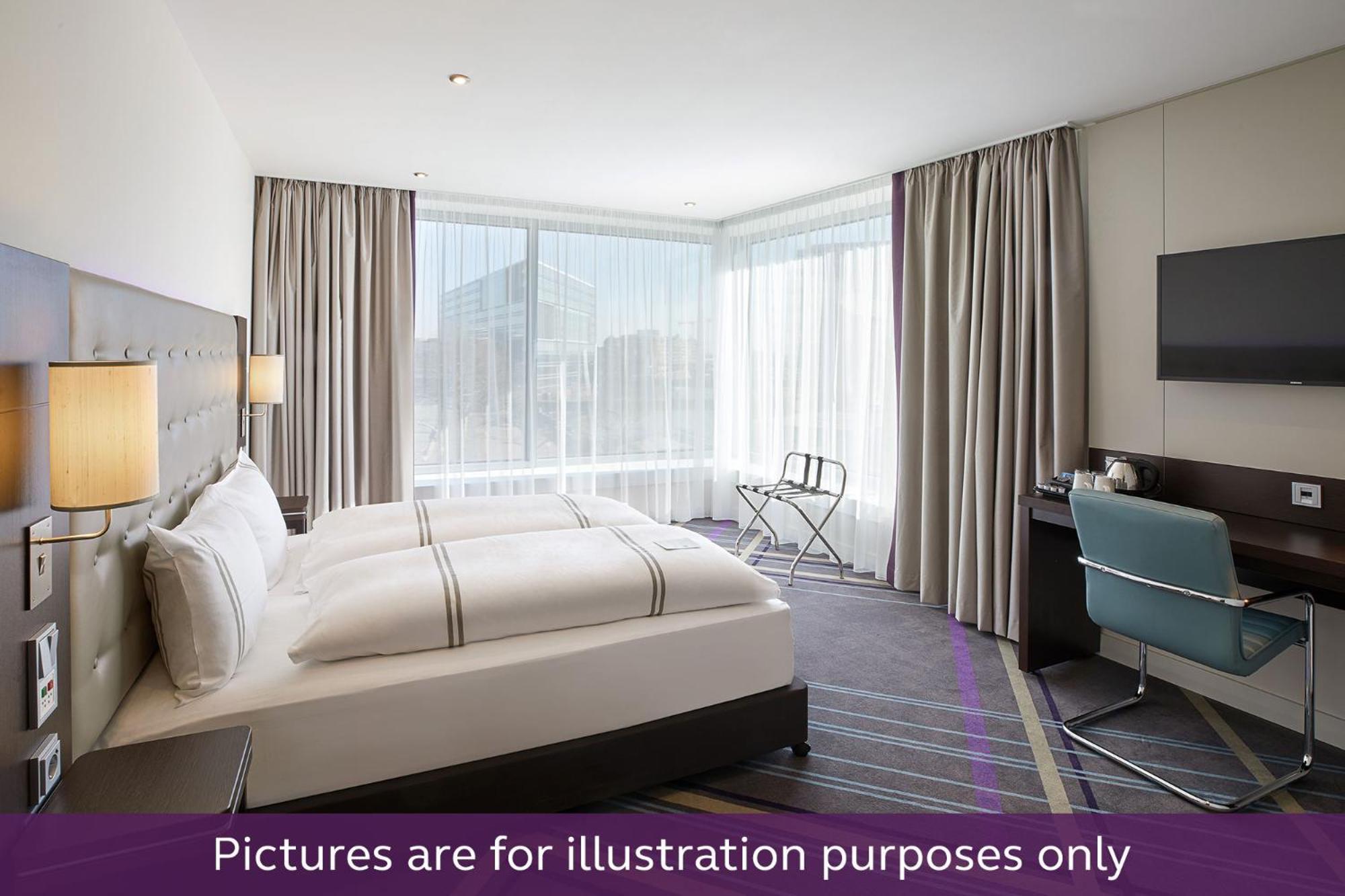 Premier Inn Stuttgart City Centre Exterior photo