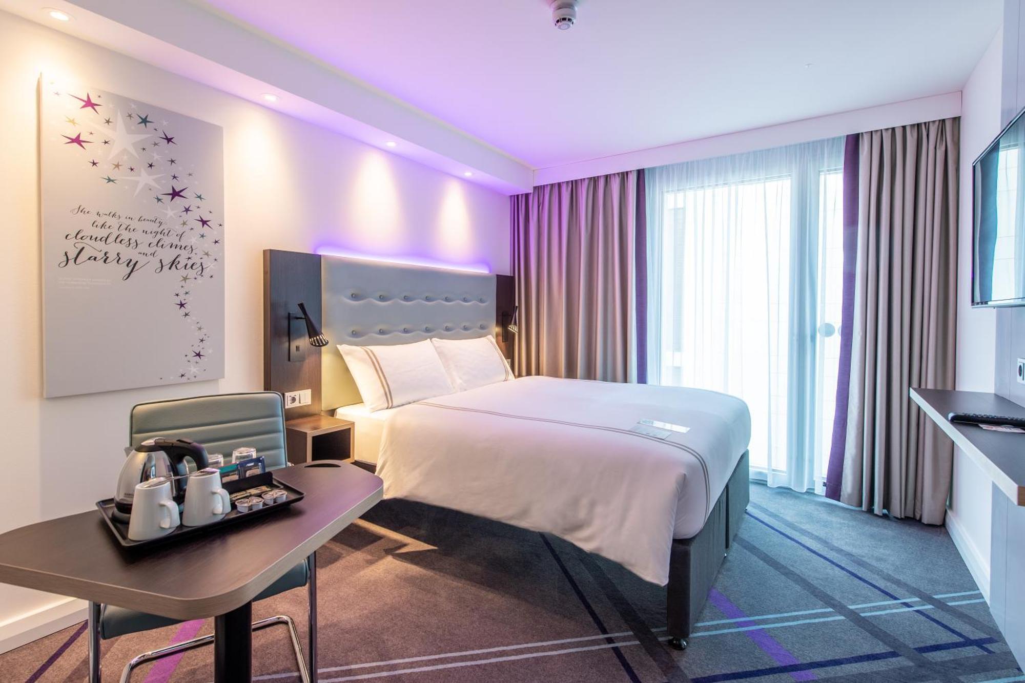 Premier Inn Stuttgart City Centre Exterior photo
