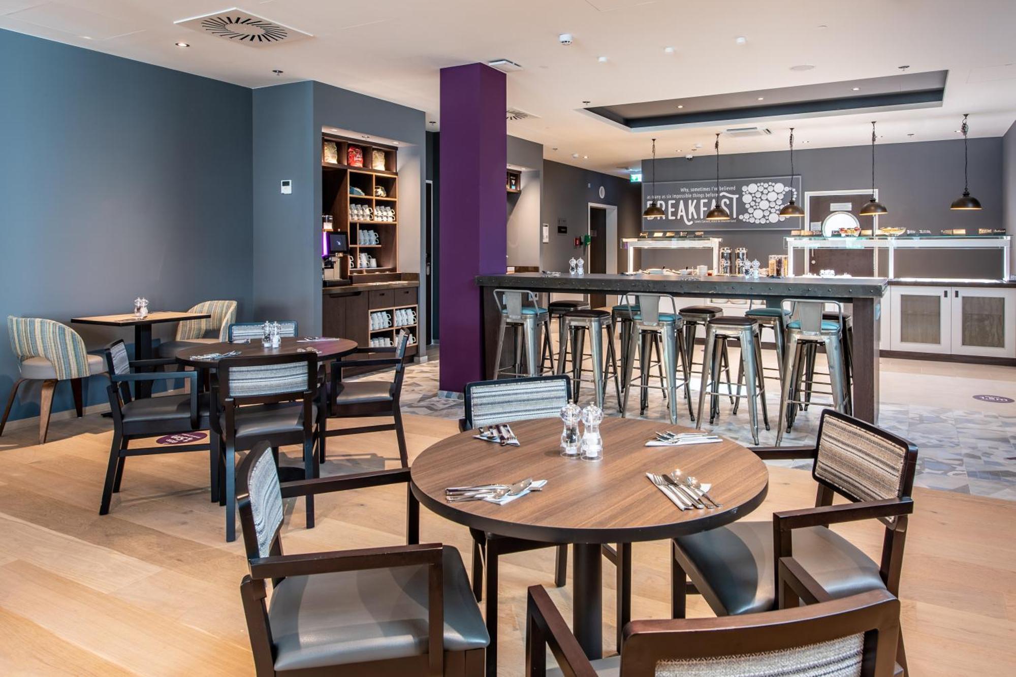 Premier Inn Stuttgart City Centre Exterior photo