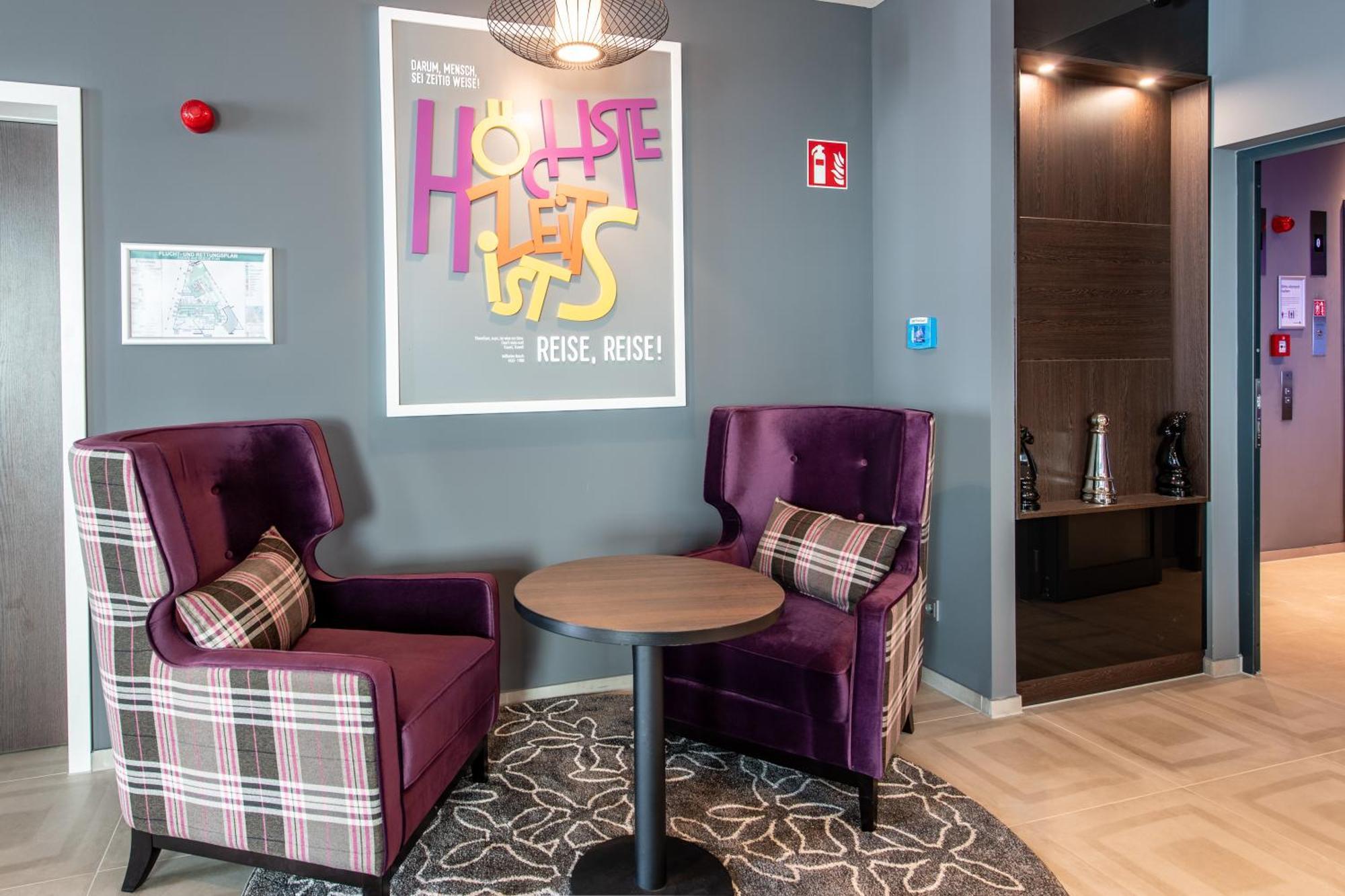 Premier Inn Stuttgart City Centre Exterior photo